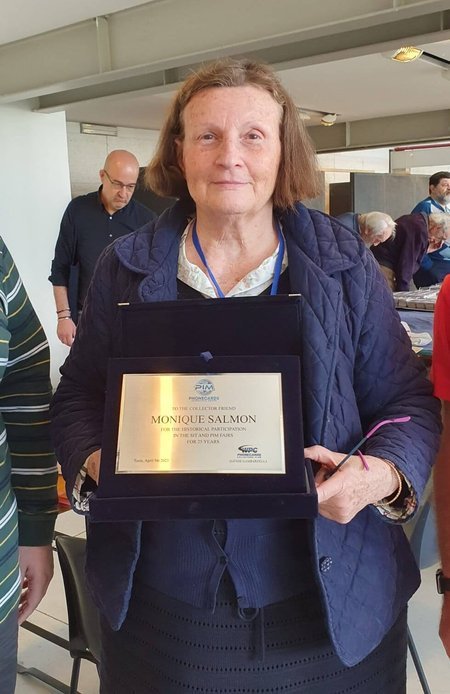 Monique Salmon receives the WPC Club recognition award at PIM 2025 for 25 years of participation in the SIT and PIM fairs